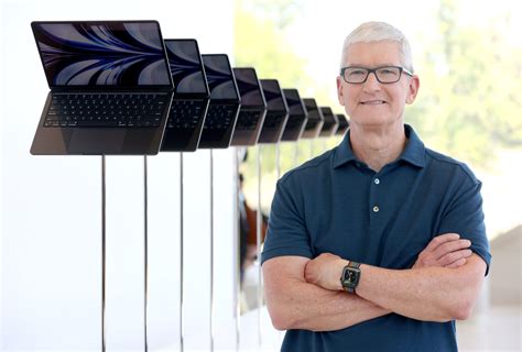 how long has tim cook been ceo of apple